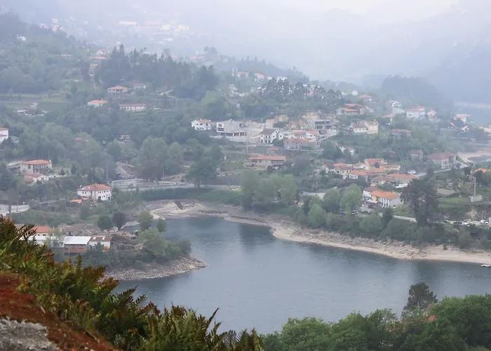 בית נופש Casas Do Corvo *